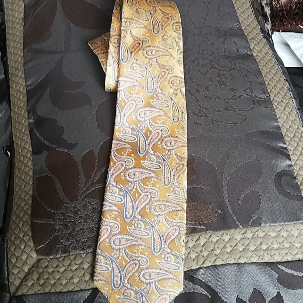 Men's tie